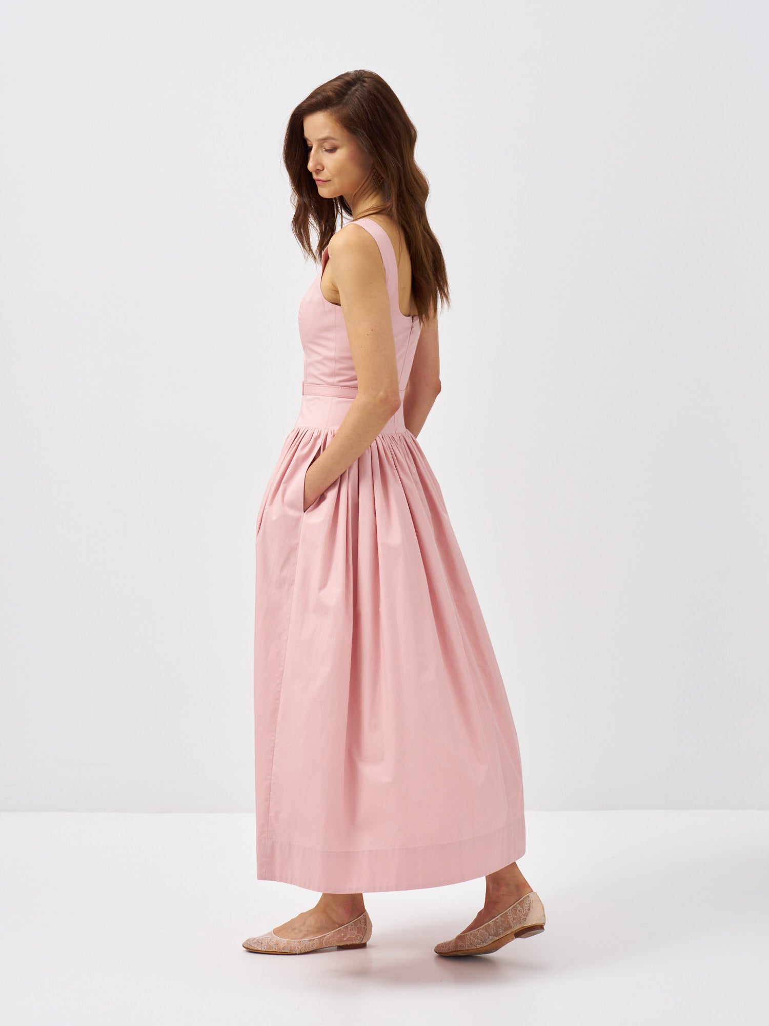 Pink sleeveless cotton poplin dress with a fitted waist, wide straps and voluminous skirt